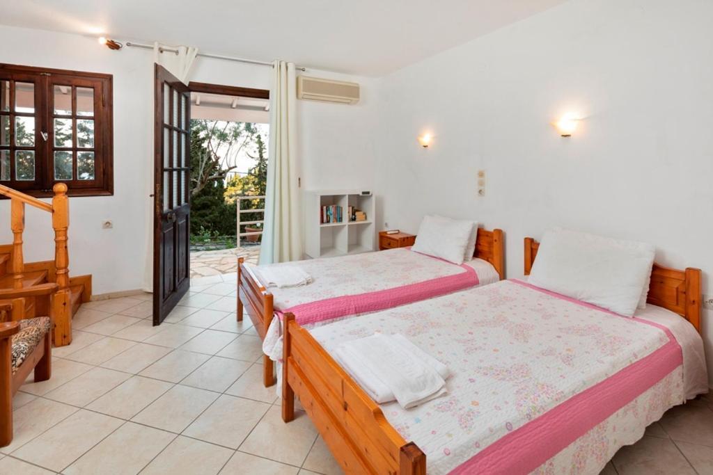 Appartement Kerasia - 4 & *